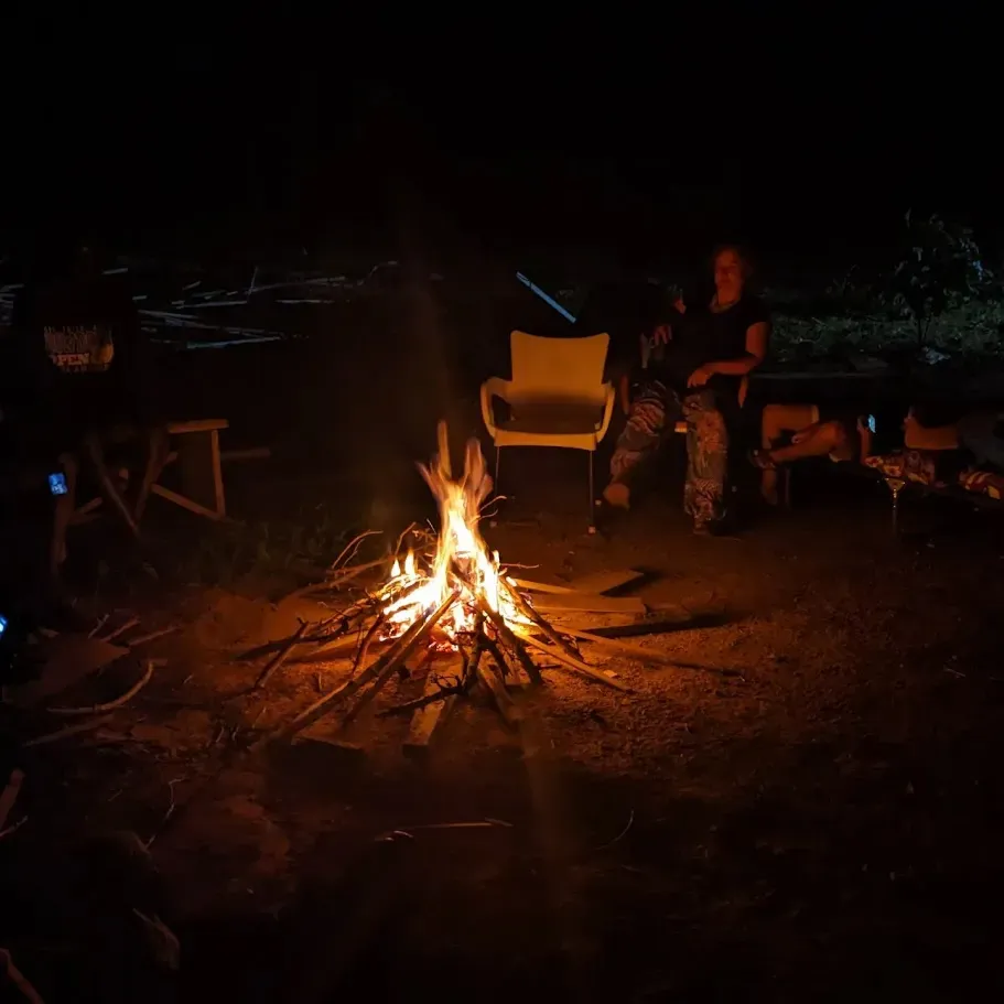 A fireside gathering at Zongo Machiri, 2018, with young people around the fire